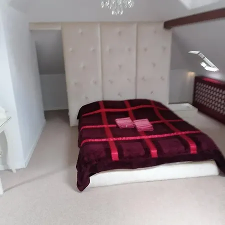 Apartament D-4 *